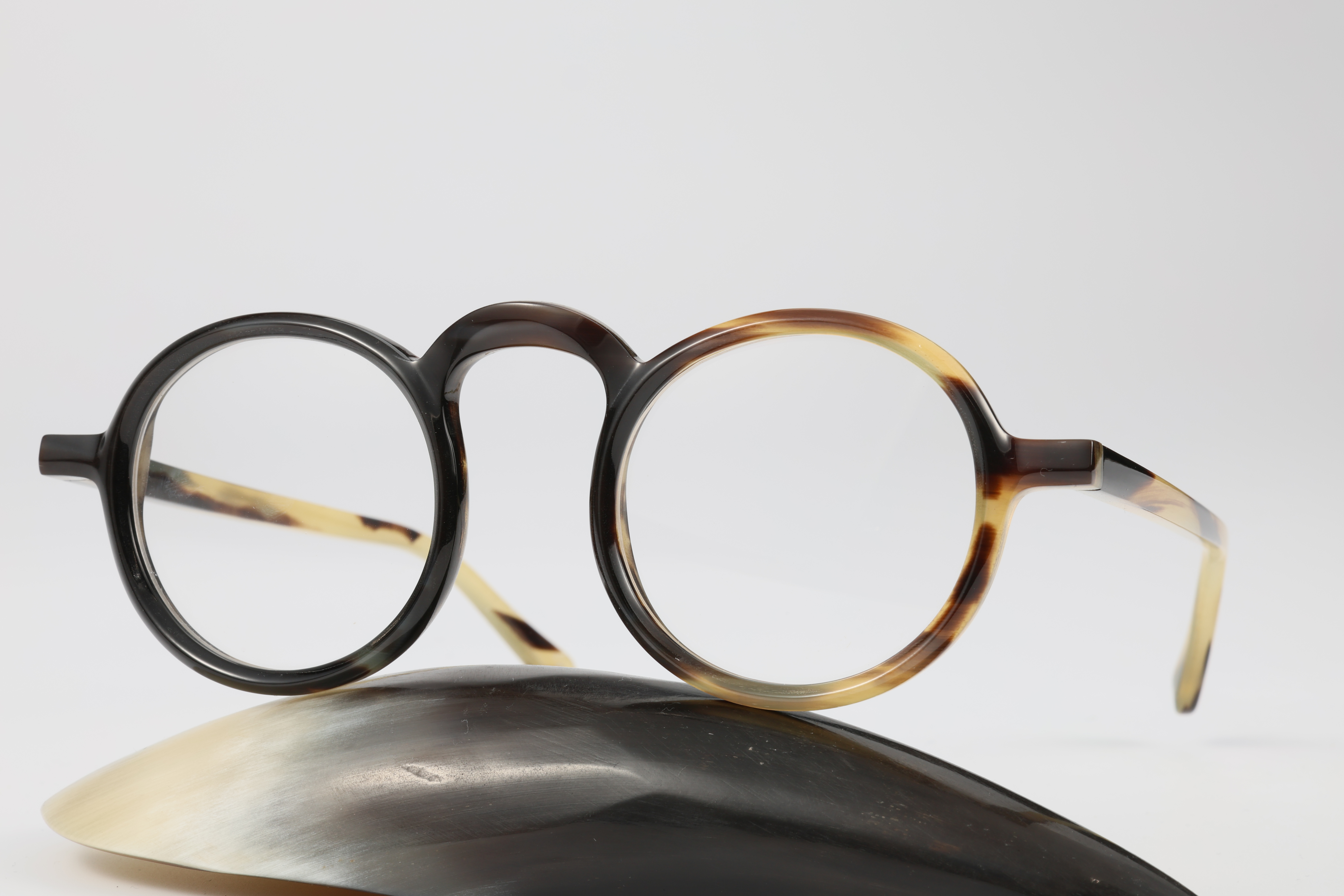牛角眼镜的发展与历史